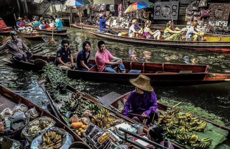Explore Bangkok’s Floating Markets - akyra Bangkok 11 Hotel