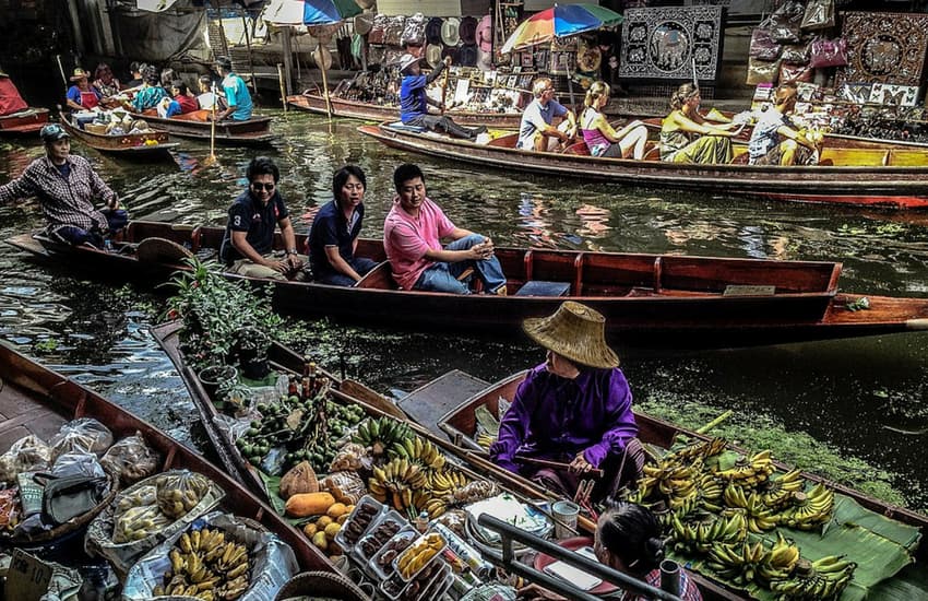Explore Bangkok’s Floating Markets - akyra Bangkok 11 Hotel