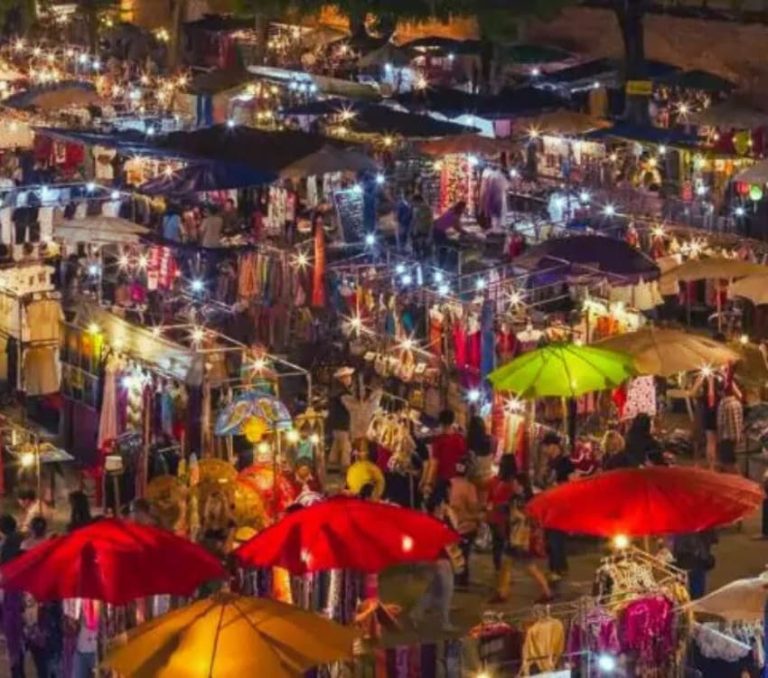 Visit Chiang Mai Night Bazaar - Aleenta Retreat Chiang Mai