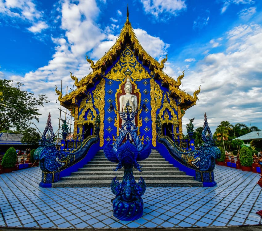 The Blue Temple (Wat Rong Suea Ten) in Chiang Rai - Aleenta Retreat Chiang Mai