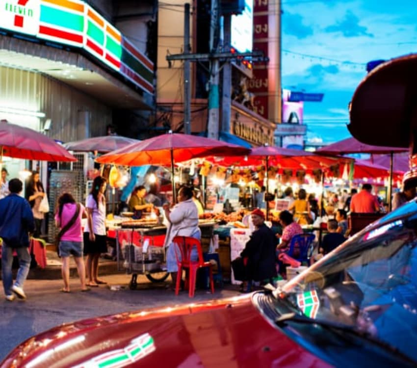 Warorot Market in Chiang Mai - Aleenta Retreat Chiang Mai