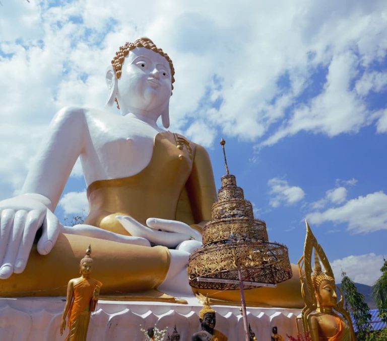 Wat Phra That Doi Kham - Aleenta Retreat Chiang Mai